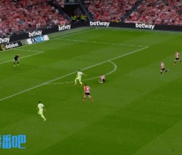 j9九游会老哥俱乐部交流双破百！莱万破门打进巴萨生涯第100球，也是巴萨联赛第100球