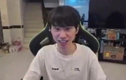 j9九游会官方登录Doinb吐槽签名售卖：以后可能不是所有人签 可能核实看是不是白猴