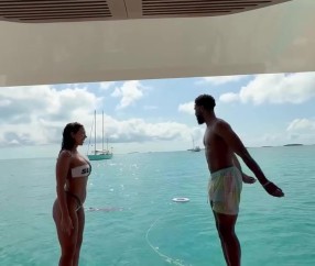 j9九游会老哥俱乐部交流🥵大尺度互动！比斯利和身材爆炸女友玩LOVE游戏 最后这一吻…