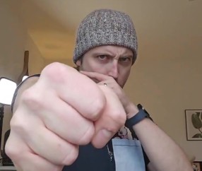 j9九游真人游戏第一品牌登录入口正宗电竞春晚来了！RNG vs IG赛事预热：三天不吃饭，只为这一场