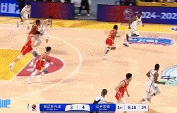 ag九游会亚洲真人第一品牌哨子有点慢！巴里-布朗干拔三分球 外籍裁判延时响哨&布朗三罚