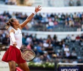 三盘鏖战212分钟！郑钦文1-2惜败高芙，无缘首进罗马站决赛