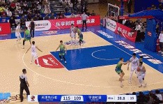 j9九游真人游戏第一品牌登录入口追到只剩3分！乔丹-霍华德球被切掉后捡起来顺势转身投进三分