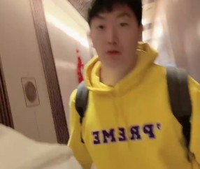 j9九游真人游戏第一平台余霜分享Vlog：来重庆云顶之弈啦！忙碌又充实的工作Vlog