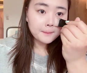 j9九游会官方登录刘禹彤晒日常随笔：来“吃饭”大学 偶遇我和郁金香呀