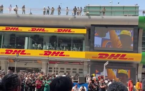 九游会j9官网真人游戏第一品牌R.I.P.🙏F1中国大奖赛正赛前，车手集体致敬埃迪-乔丹