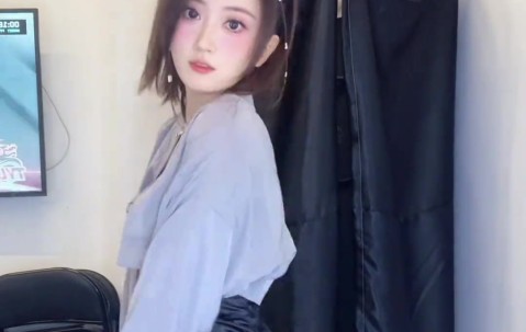 j9九游会官方登录无畏契约主持唯嘉分享视频：人如机，好上头的音乐，休息室舞一下