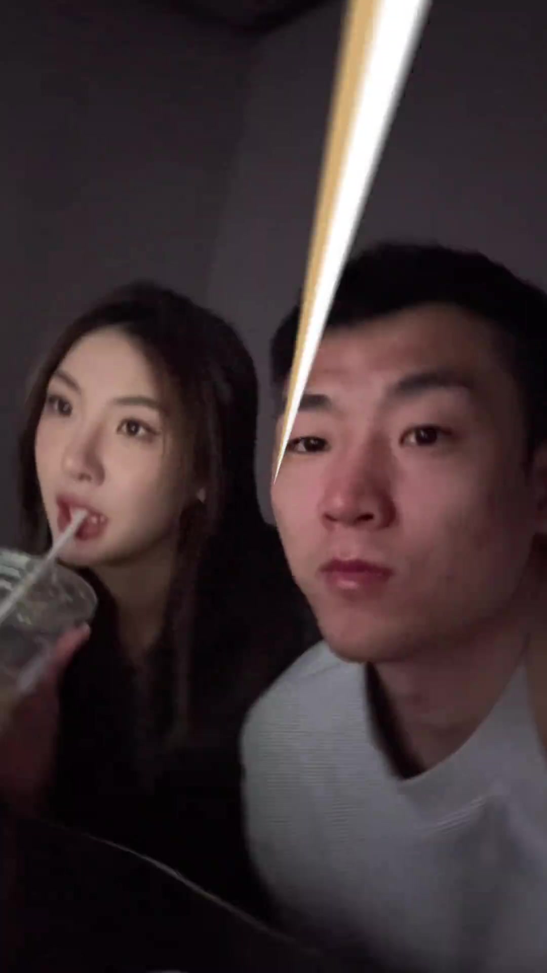 九游会·j9官方网站相当般配！高诗岩妻子晒情侣日常：迟来的照片