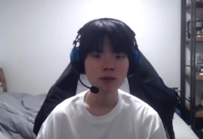 j9九游会老哥俱乐部交流清醒~Deft：参加考试耽误我当职业选手？我觉得这是傻瓜说的话