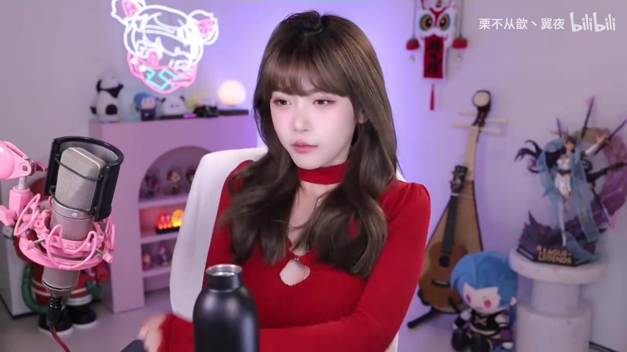 j9九游真人游戏第一品牌登录入口她可太懂网友想看什么！周淑怡镜头前展示“伤疤”：在家就能看马里亚纳海沟