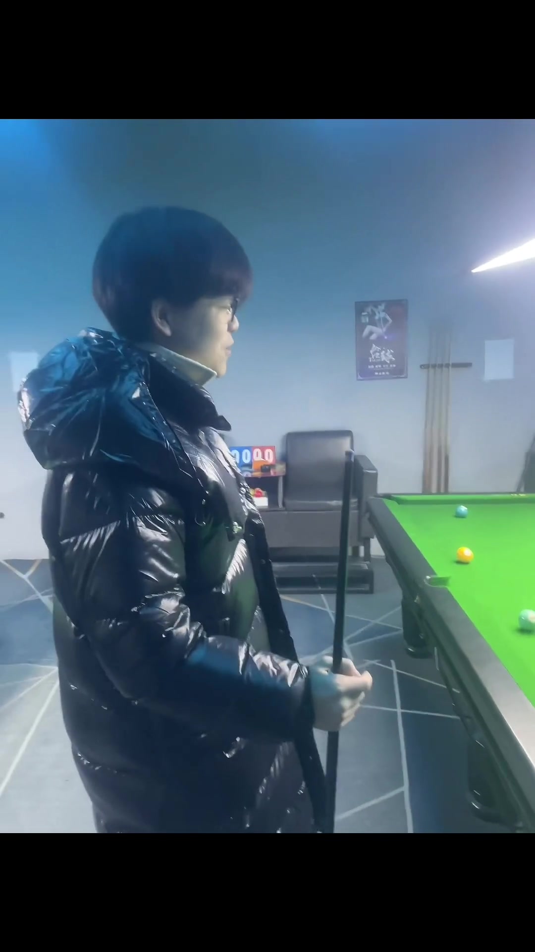 九游会·j9官方网站削发明志😤柯洁发视频推平自己的长发，此前LG杯遭争议判罚退赛