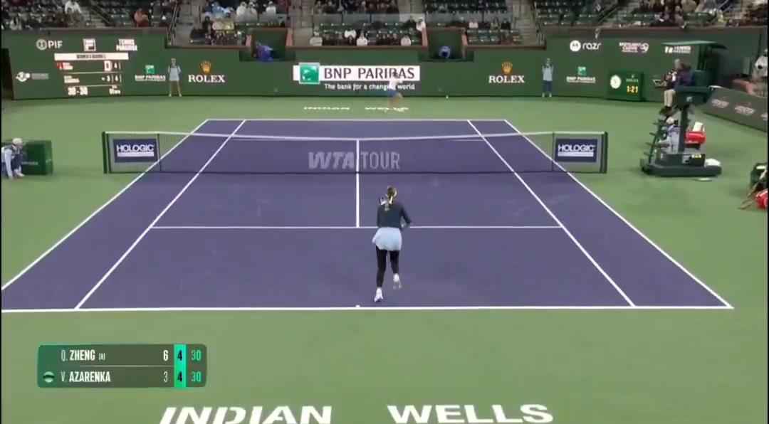 ag九游会亚洲真人第一品牌心态炸了😤阿扎伦卡不满判罚，对裁判爆粗怒喷电子司线吃到警告