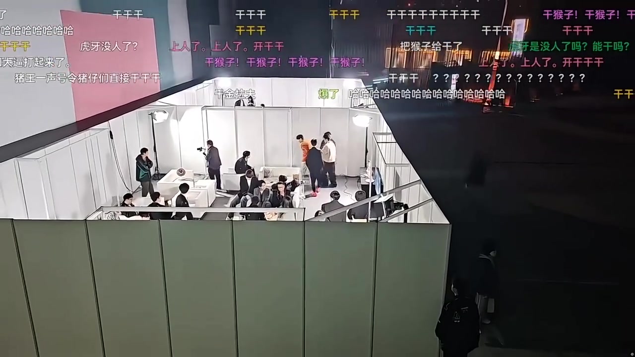 j9九游真人游戏第一品牌登录入口魔怔了？AJ看到Doinb穿红色鞋子：不是过年穿红鞋等于心理变态？