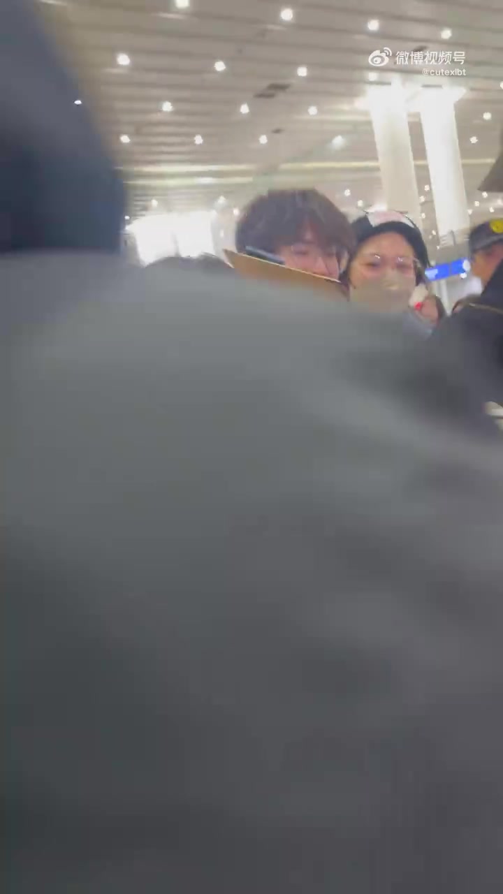 j9九游会官方登录F1中国大奖赛将开启！法拉利储备车手周冠宇抵达上海