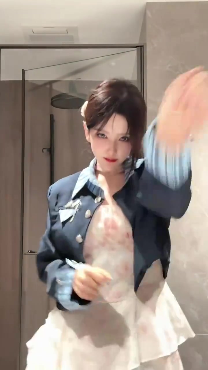 j9九游真人游戏第一品牌登录入口老艺术家怎么还笑场了？LPL解说Rita分享舞蹈视频：谁在看小宝跳舞