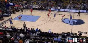 九游会j9官网真人游戏第一品牌手热！亚历山大半节时间4投全中独得8分2助 率队咬住比分