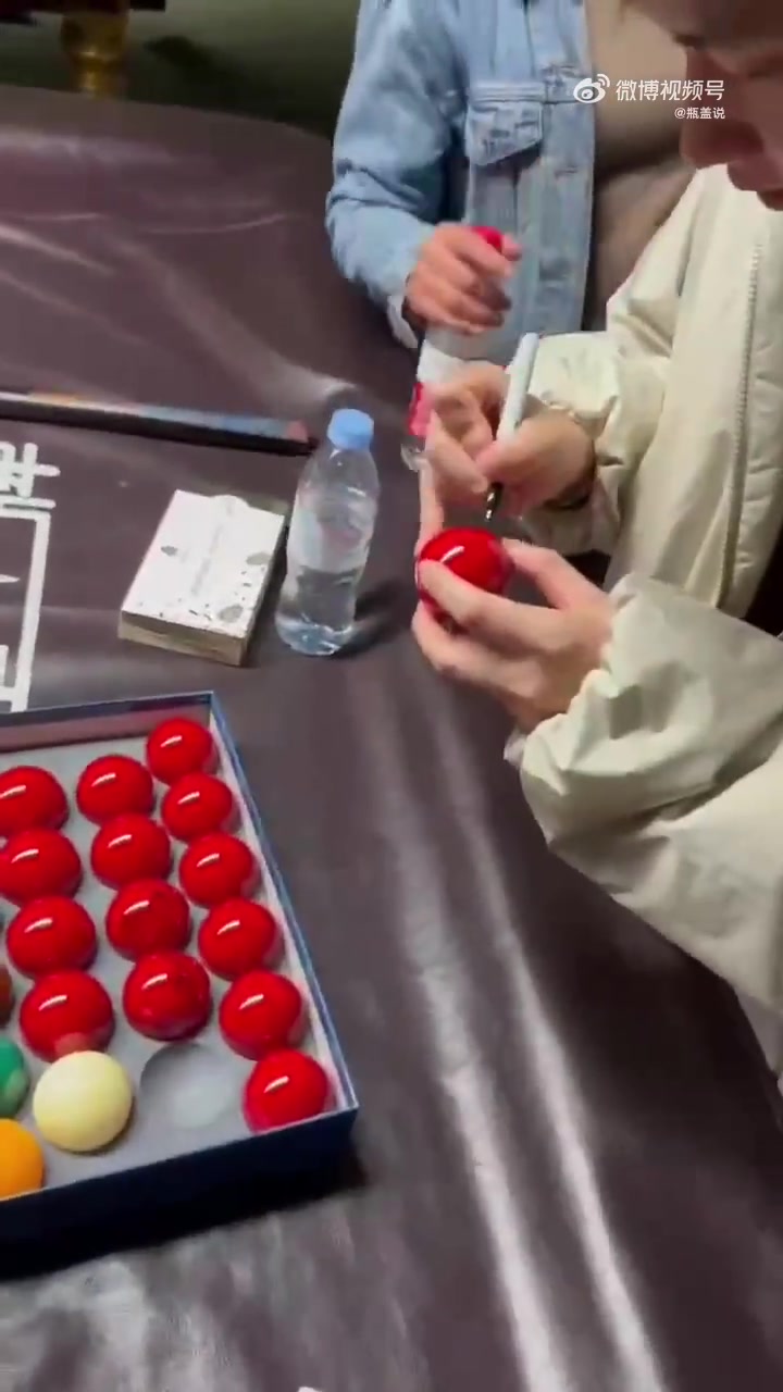 j9九游真人游戏第一品牌登录入口50万镑怎么花？🤣赵心童调侃：50万已经花掉了，昨晚就花掉了