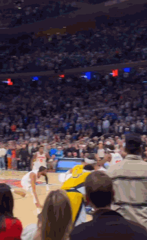 九游会·j9官方网站太神奇🤯哈利伯顿的绝平踩线三分打到后筐后已弹至计时器的高度