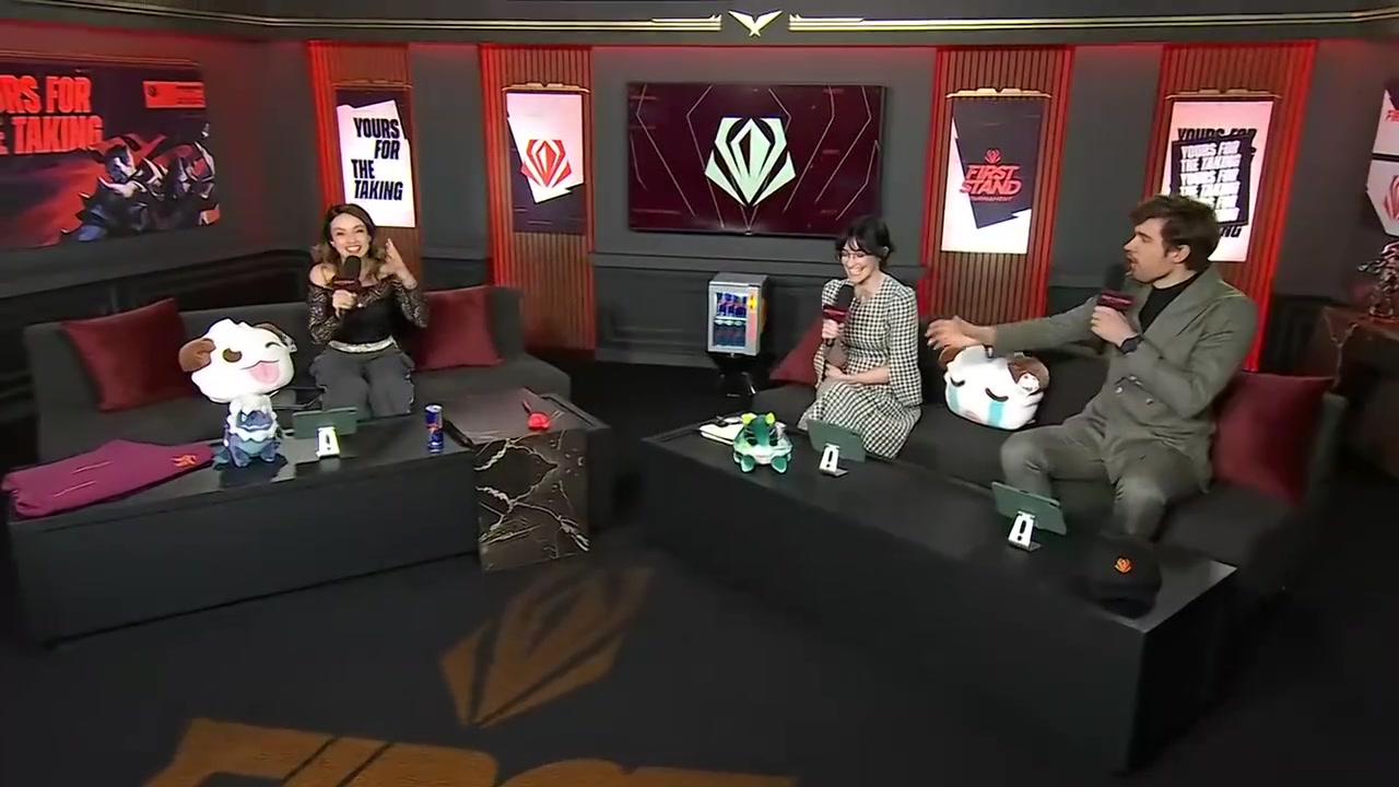 九游会j9官网真人游戏第一品牌TL次局击败HLE后英文流疯狂庆祝：感谢小花生！你再玩一把龙女我们就晋级啦